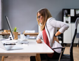 Πόνος στη Μέση: Μία Εναλλακτική θεραπεία για Ανακούφιση στο Ιατρείο του κ. Κακαβά